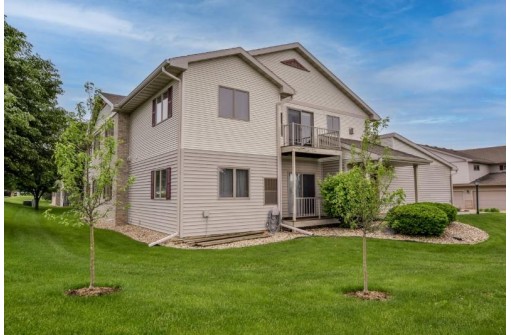 648 Military Ridge Dr, Verona, WI 53593