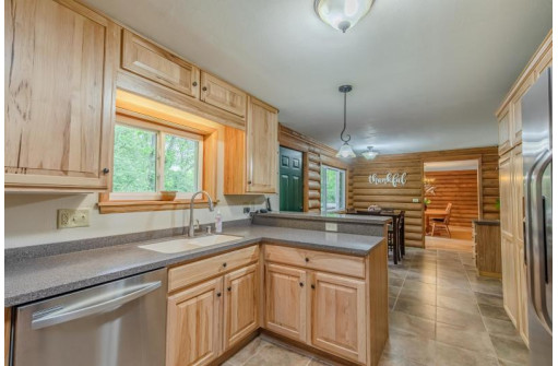 7036 Fawn Ln, Sun Prairie, WI 53590