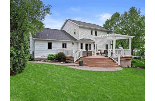 816 Levanger Ln, Stoughton, WI 53589