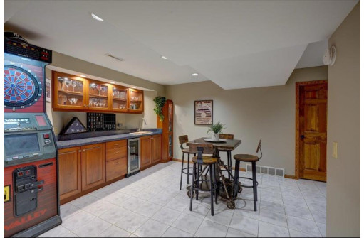 832 Westover Cir, Sun Prairie, WI 53590