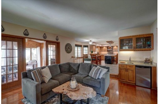 832 Westover Cir, Sun Prairie, WI 53590