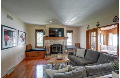 832 Westover Cir, Sun Prairie, WI 53590