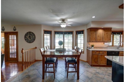 832 Westover Cir, Sun Prairie, WI 53590