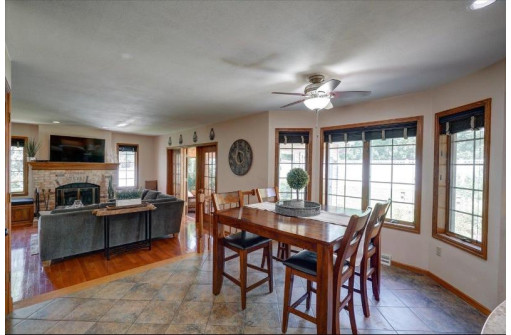 832 Westover Cir, Sun Prairie, WI 53590