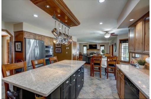 832 Westover Cir, Sun Prairie, WI 53590