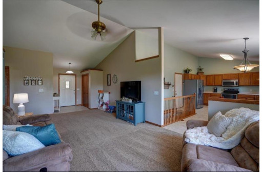 6645 Carlton Dr, Madison, WI 53718