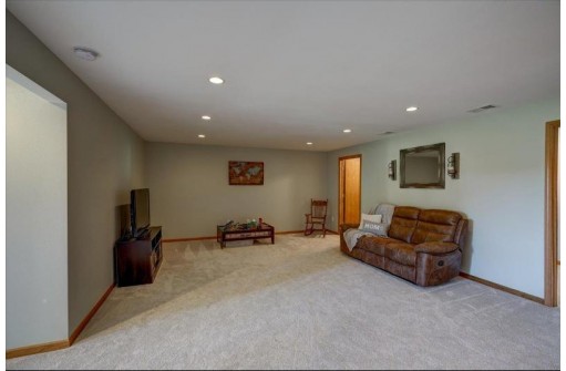 6645 Carlton Dr, Madison, WI 53718