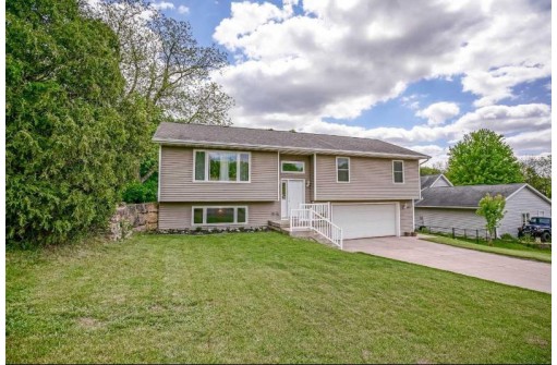 2992 Mounds Rd, Blue Mounds, WI 53517