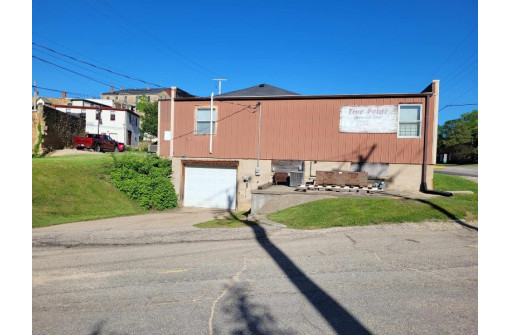 319 Commerce St, Mineral Point, WI 53565