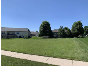 363 Vista Cir Columbus, WI 53925