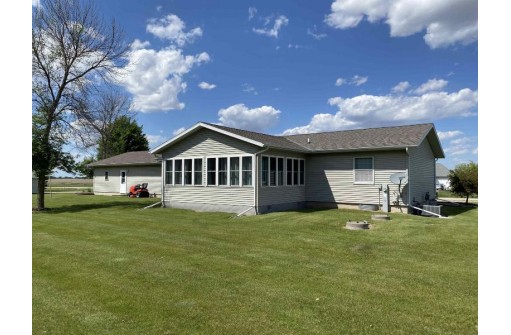 W13864 Karau Ave, Ripon, WI 54971