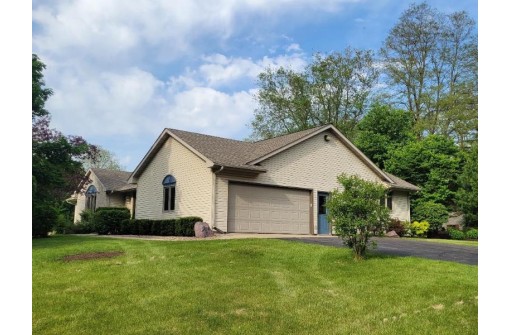 S4348 Fox Hill Cir, Baraboo, WI 53913