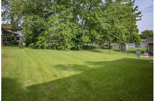 137 N Waveland Rd, Janesville, WI 53548