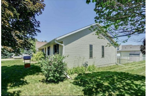 920 Lone Tree Ln, Prairie Du Sac, WI 53578