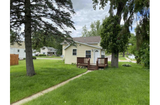 509 8th Ave, Baraboo, WI 53913