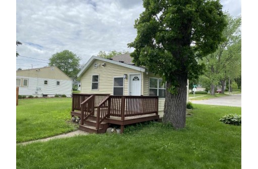 509 8th Ave, Baraboo, WI 53913