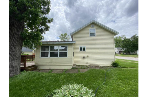 509 8th Ave, Baraboo, WI 53913