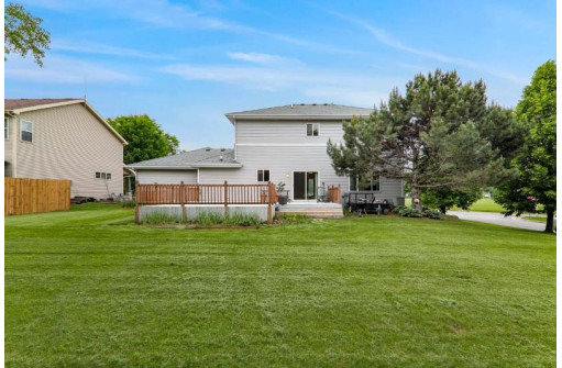 1013 Glacier Hill Dr, Madison, WI 53704