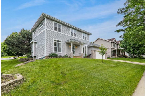 1013 Glacier Hill Dr, Madison, WI 53704