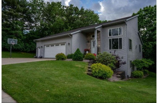 2215 Sunset Dr, Reedsburg, WI 53959