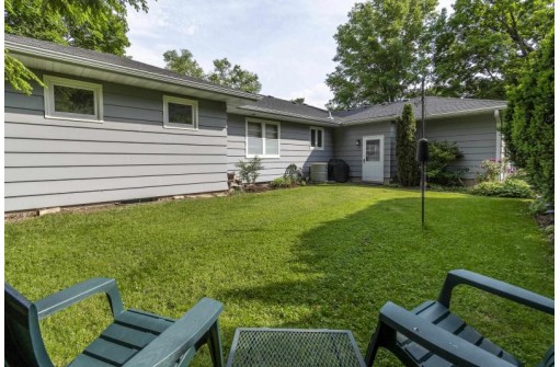 846 Farwell Dr, Madison, WI 53704