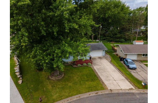 420 W Lincoln Dr, DeForest, WI 53532-1209