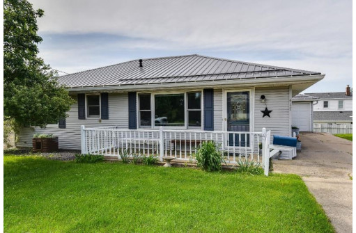 417 W Chapel St, Dodgeville, WI 53533