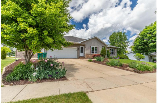 1916 Eastwood Way, Mount Horeb, WI 53572