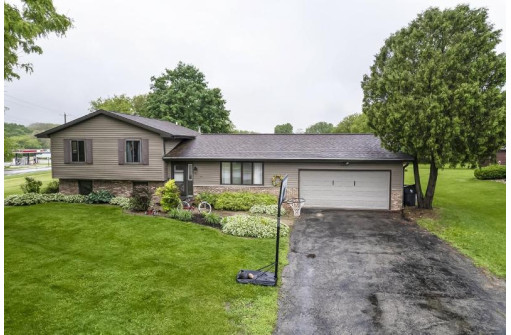 101 Minnetonka Way, Waterloo, WI 53594