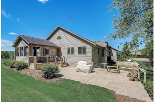 S11248 Hazelnut Rd, Spring Green, WI 53588