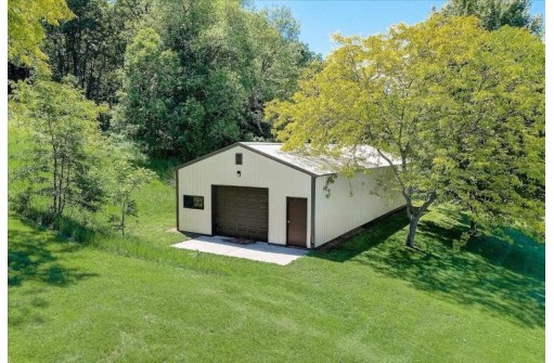 S11248 Hazelnut Rd, Spring Green, WI 53588