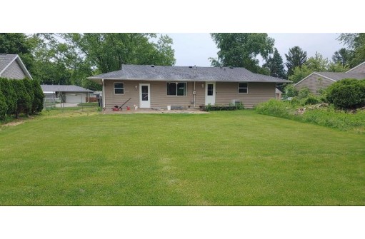 2122 Polk St, Janesville, WI 53546