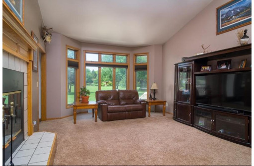 4475 Meadow Wood Cir, DeForest, WI 53532