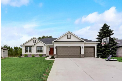 275 Autumn Crest Ln, Lake Mills, WI 53551