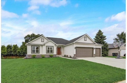 275 Autumn Crest Ln, Lake Mills, WI 53551