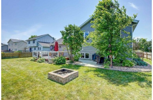 6822 Country Ln, Madison, WI 53719