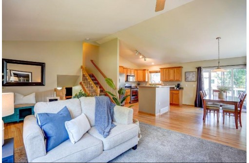 6822 Country Ln, Madison, WI 53719