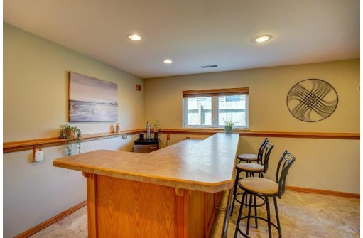 6822 Country Ln, Madison, WI 53719