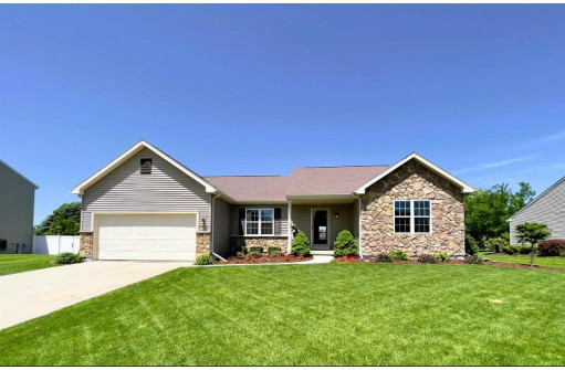 106 Caroline Ct, Beaver Dam, WI 53916