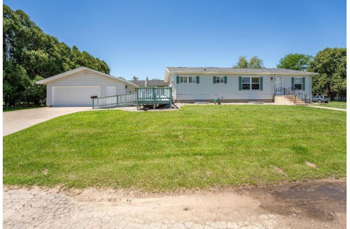 200 Chestnut Dr, Elroy, WI 53929