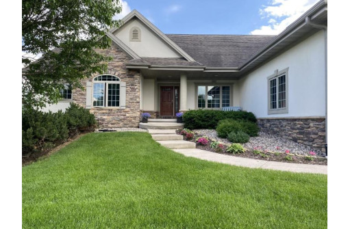 6375 Irving Dr, Sun Prairie, WI 53590