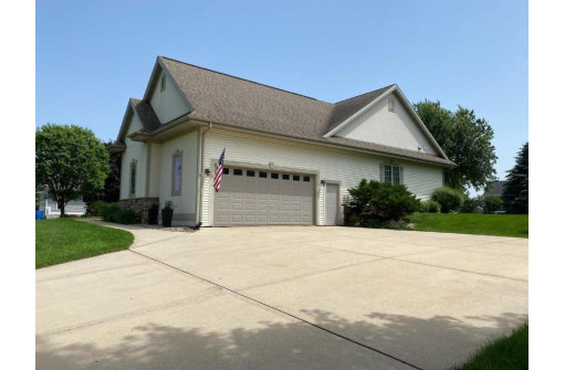 6375 Irving Dr, Sun Prairie, WI 53590