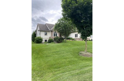 6375 Irving Dr, Sun Prairie, WI 53590