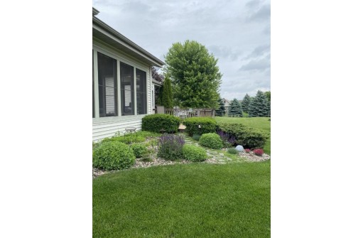 6375 Irving Dr, Sun Prairie, WI 53590