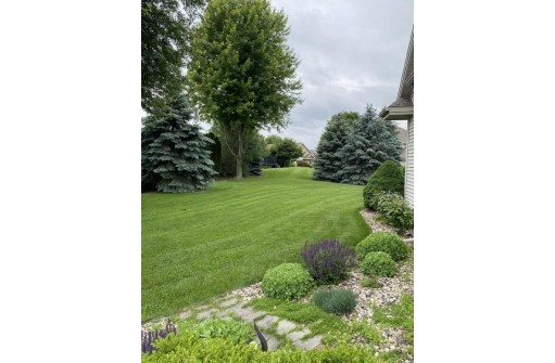 6375 Irving Dr, Sun Prairie, WI 53590