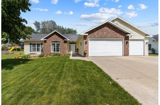 2619 Dorn Dr, Portage, WI 53901