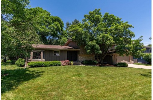 230 Carillon Dr, Madison, WI 53705