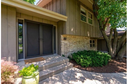 230 Carillon Dr, Madison, WI 53705