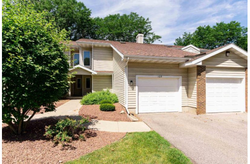 105 Meadow Oak Tr, Waunakee, WI 53597