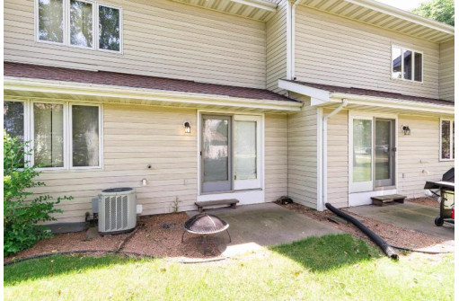 105 Meadow Oak Tr, Waunakee, WI 53597